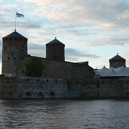 Huippukaksio Parvekkeella Linnan Laehellae * Savonlinna