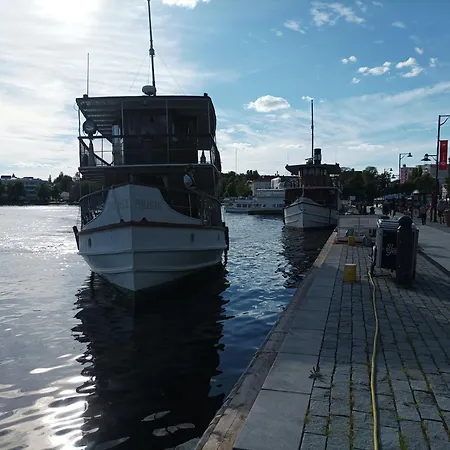 아파트 Huippukaksio Parvekkeella Linnan Laehellae *
