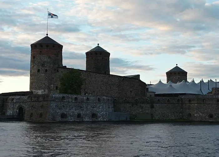 Huippukaksio Parvekkeella Linnan Laehellae * Savonlinna